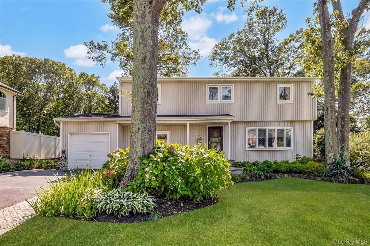 Attached, Exterior, Facade, Raised Ranch