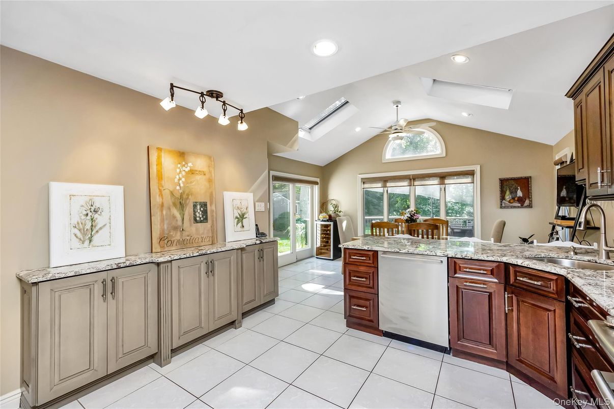 Dining room, Interior, Kitchen, Recessed Lighting