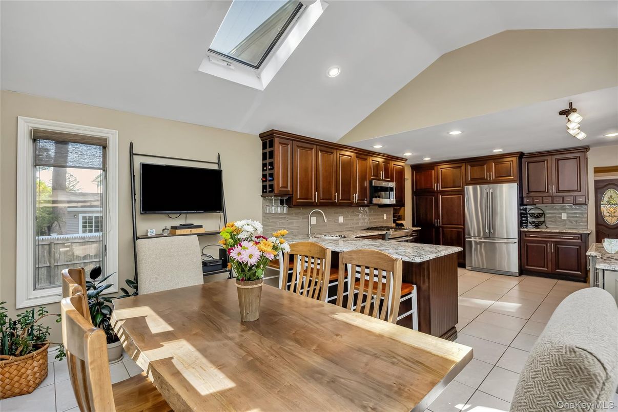Dining room, Interior, Kitchen, Recessed Lighting, Stainless Steel Appliances