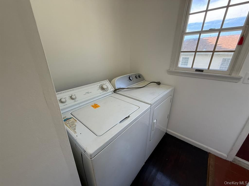 Interior, Washer, Wood Texture Flooring
