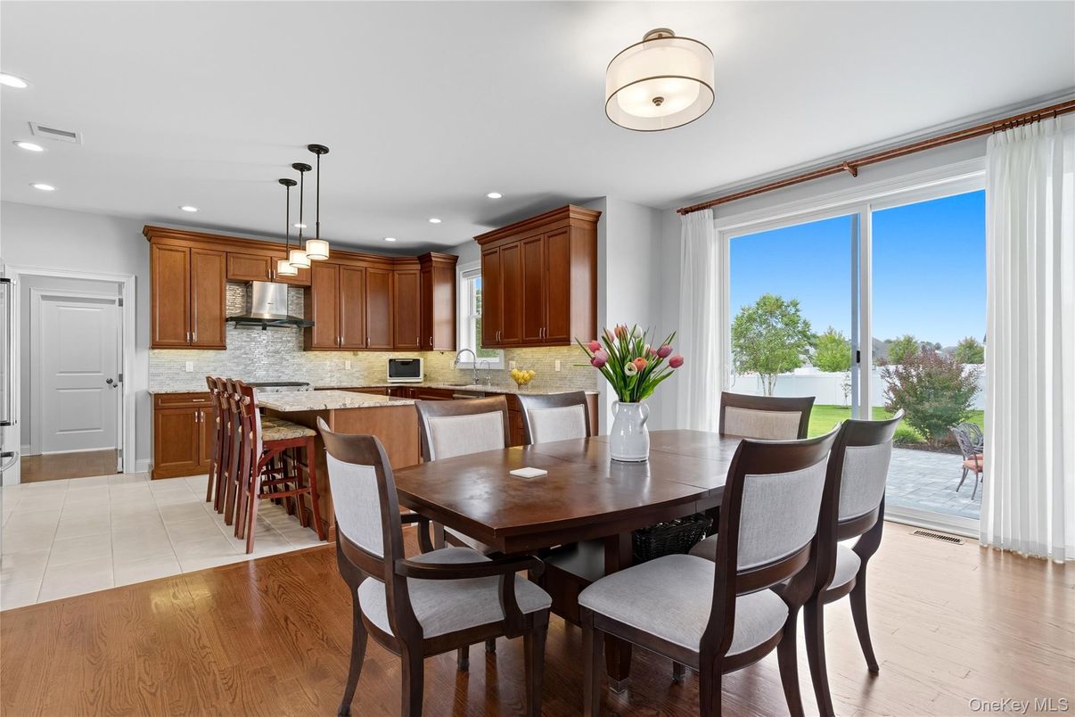 Dining room, Interior, Kitchen, Pendant Lights, Recessed Lighting, Wood Texture Flooring