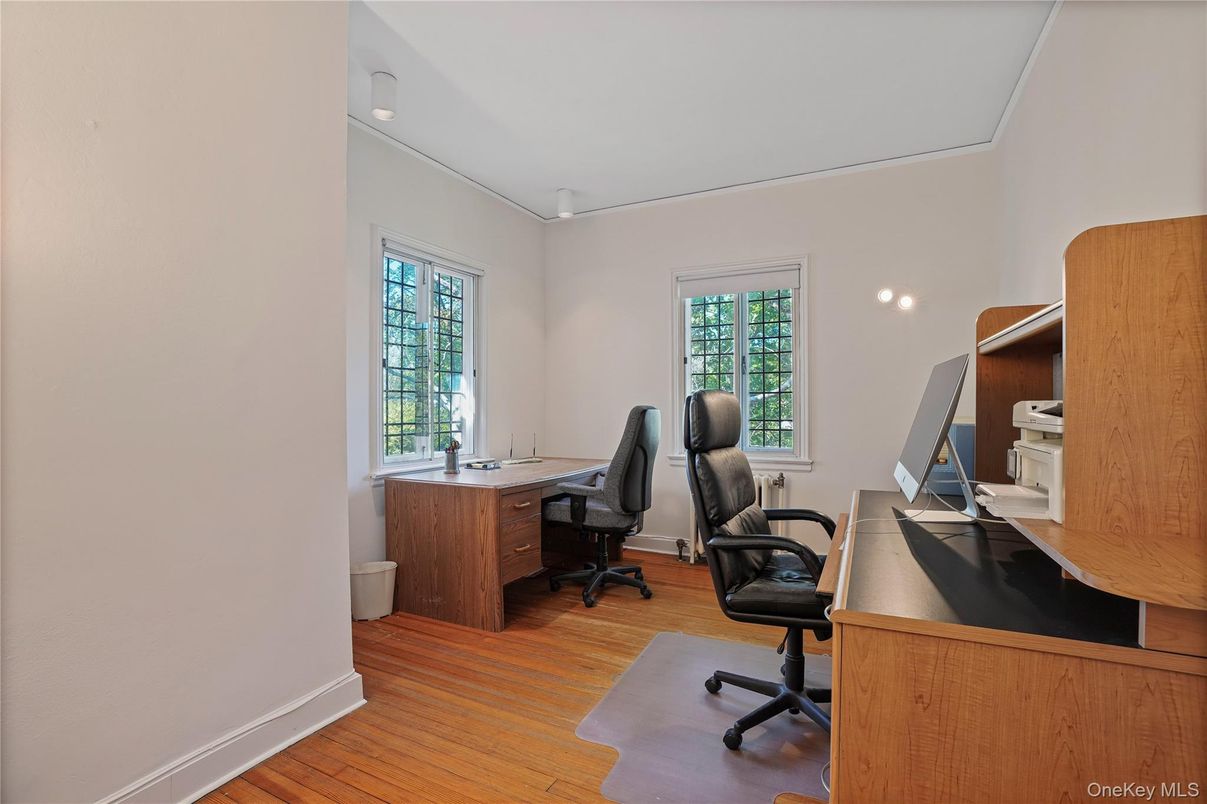 Home Office, Interior, Recessed Lighting, Wood Texture Flooring