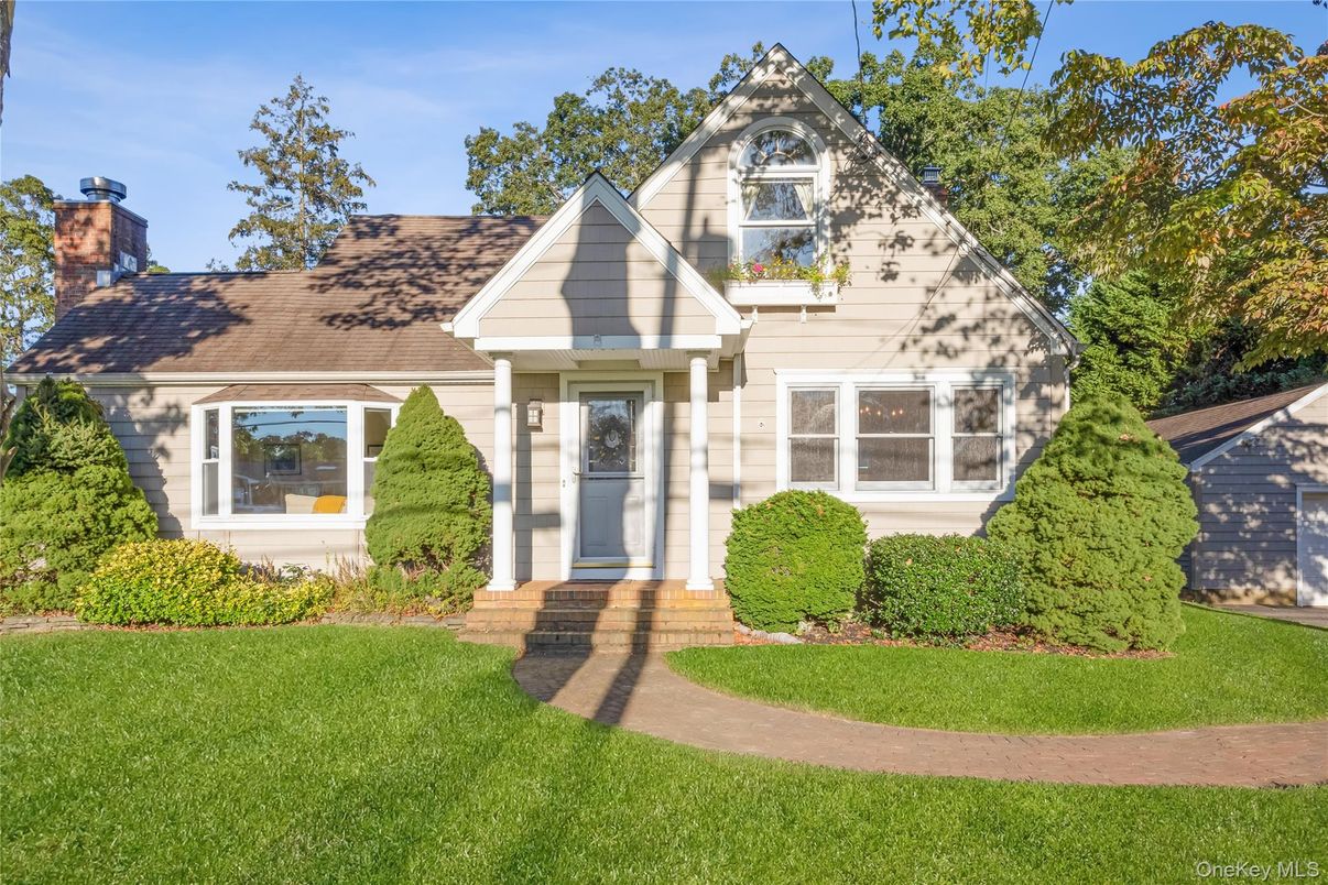 Exterior, Facade, Tudor Revival