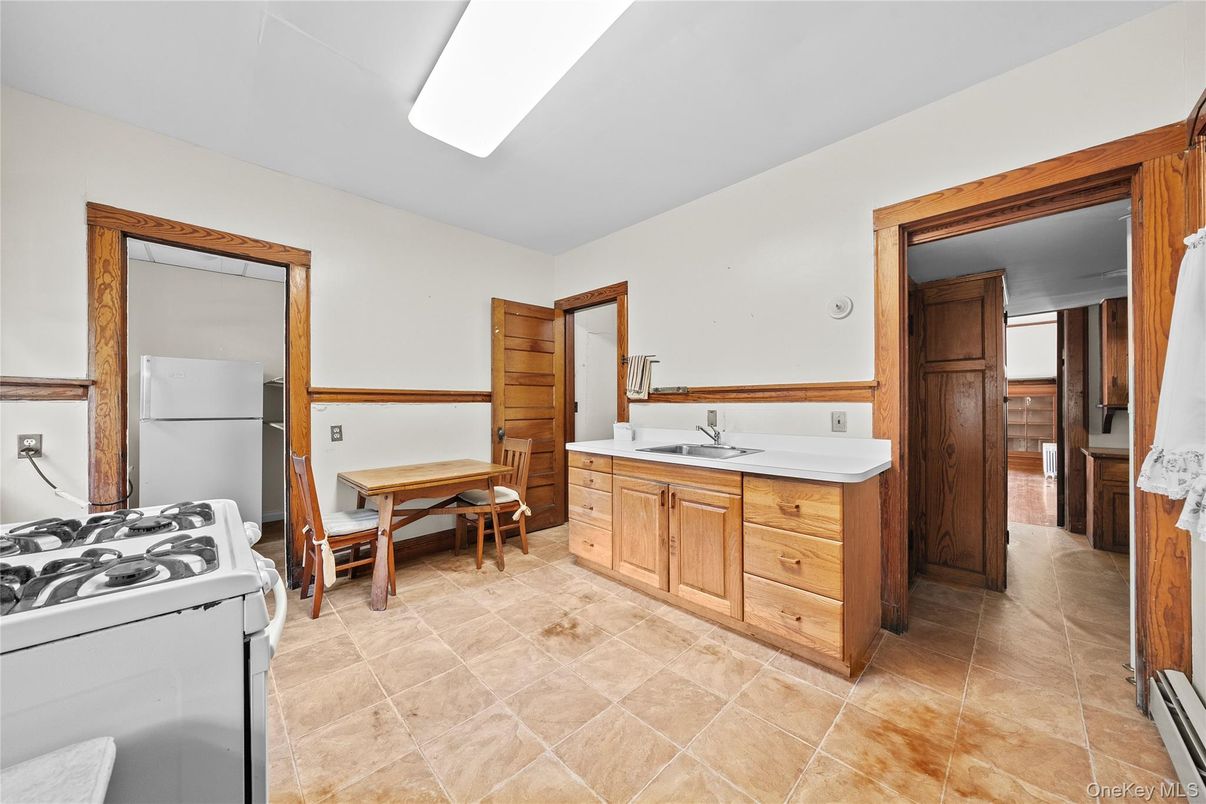 Bathroom, Dining room, Interior, Kitchen
