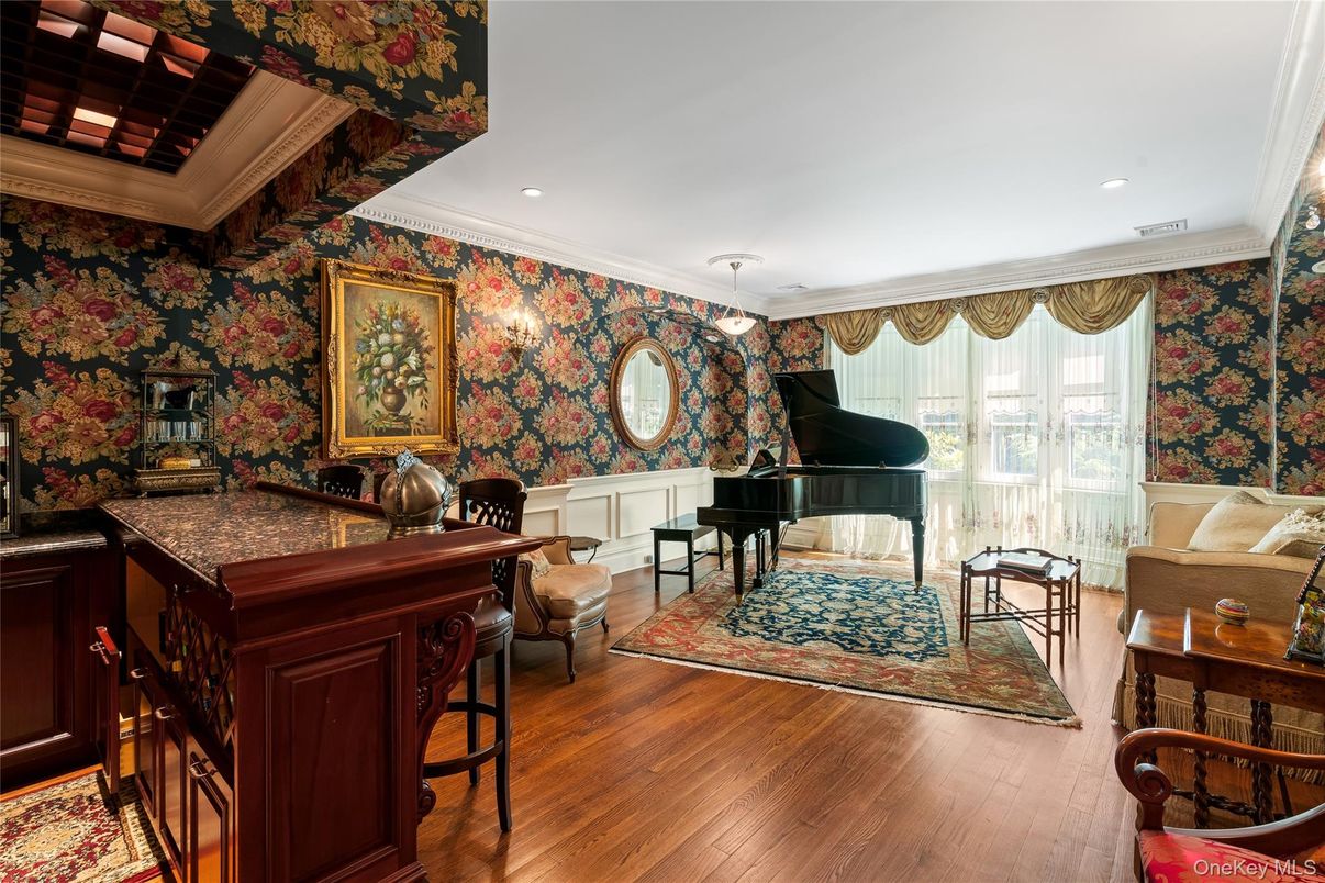 Interior, Pendant Lights, Piano, Recessed Lighting, Wood Texture Flooring