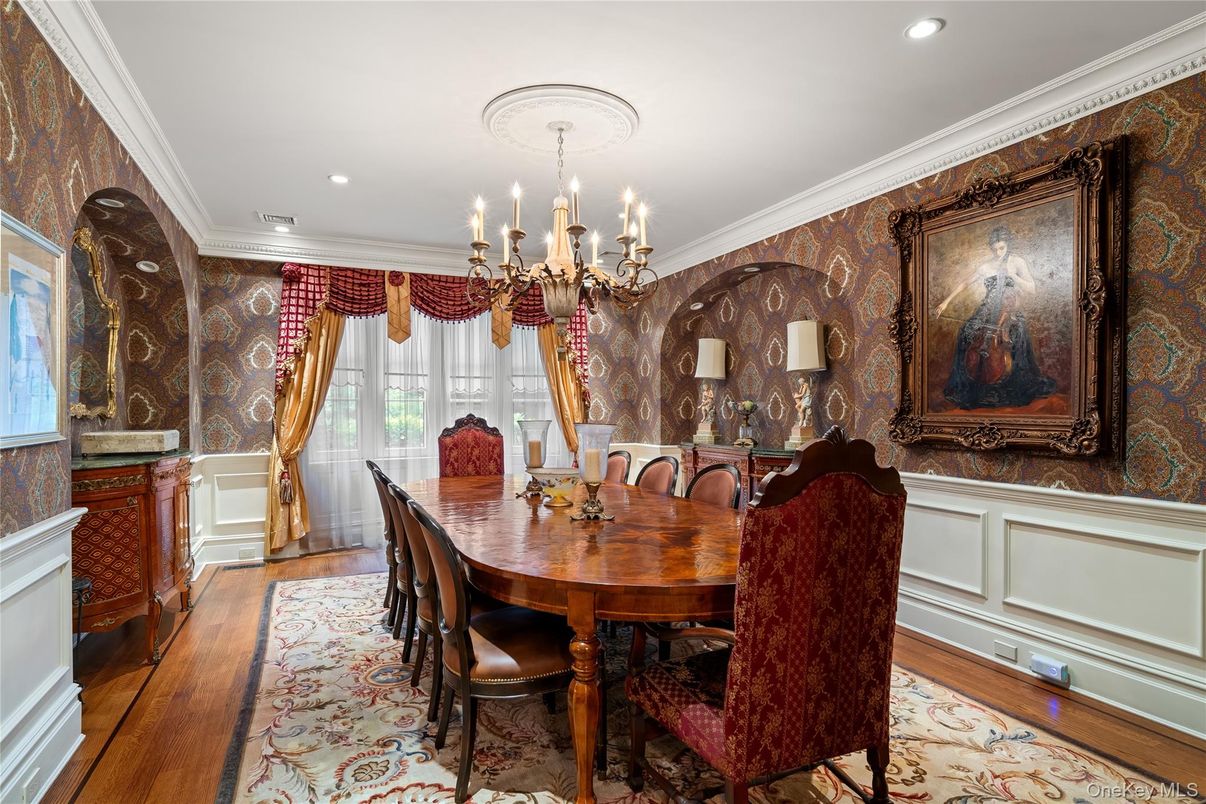 Chandelier, Dining room, Interior, Recessed Lighting, Wood Texture Flooring
