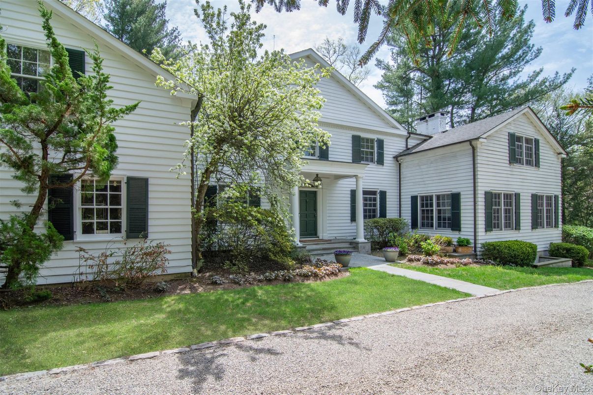 Exterior, Facade, Farmhouse