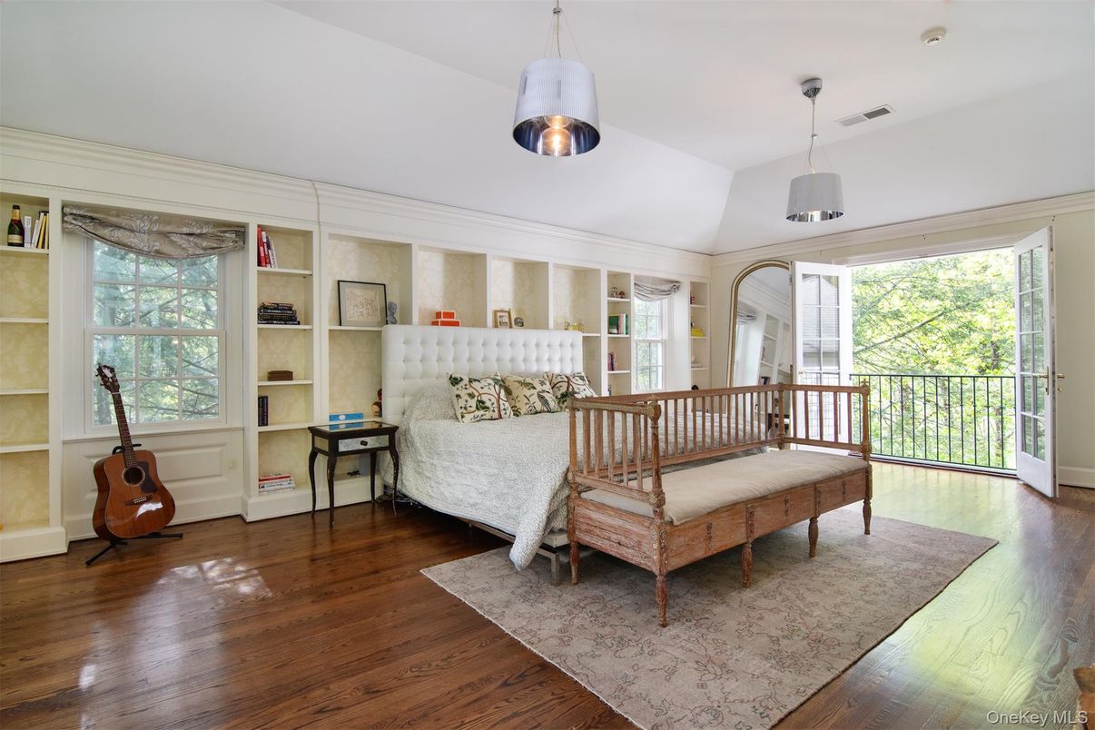 Bedroom, Interior, Pendant Lights, Wood Texture Flooring