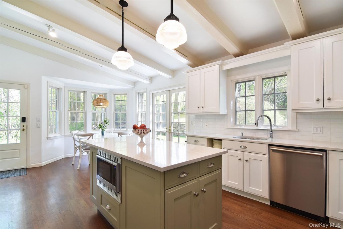 Dining room, Interior, Kitchen, Pendant Lights, Stainless Steel Appliances, Wood Texture Flooring