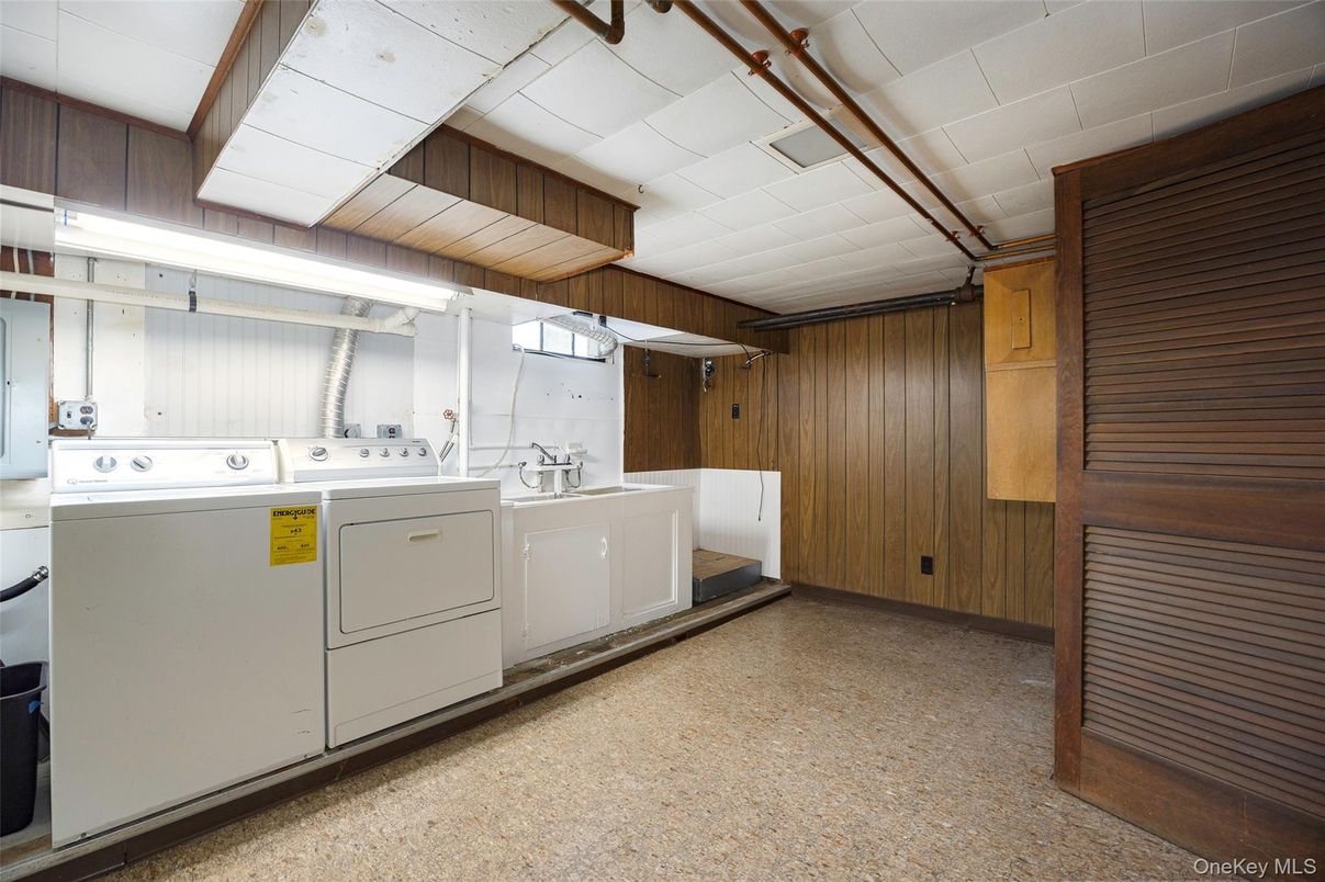 Interior, Washer, Wooden Walls