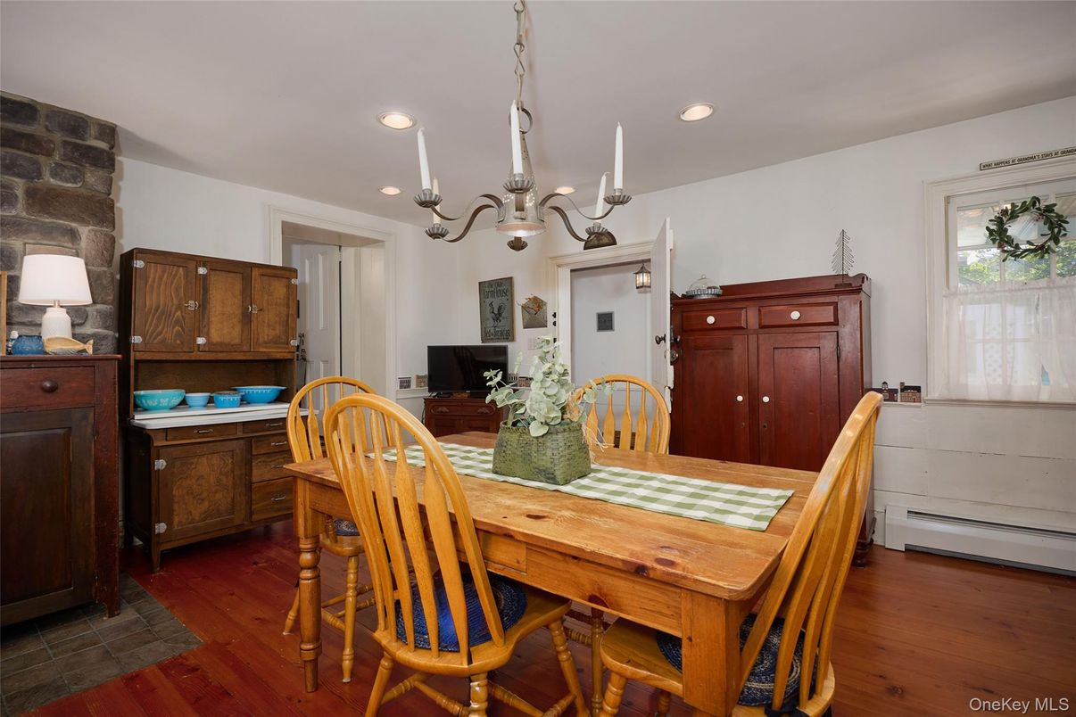 Chandelier, Dining room, Interior, Recessed Lighting, Wood Texture Flooring