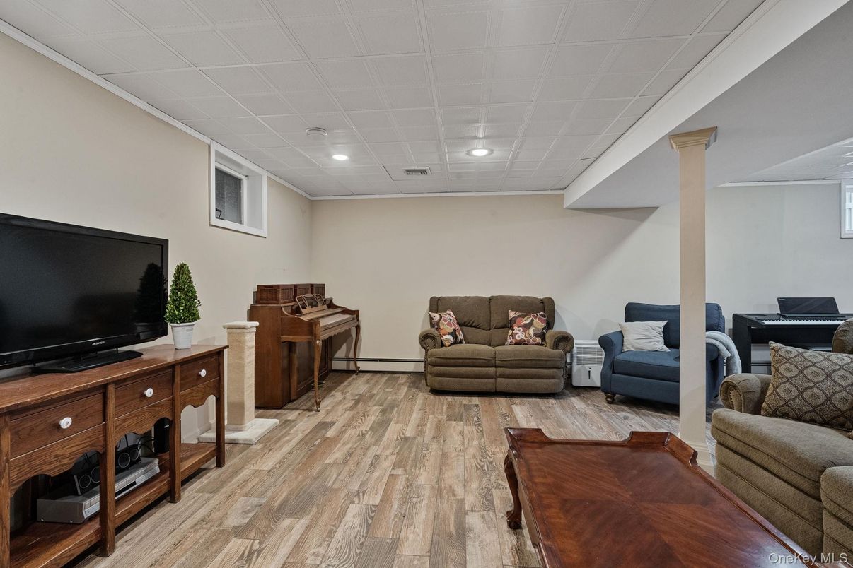 Interior, Living room, Piano, Recessed Lighting, Wood Texture Flooring