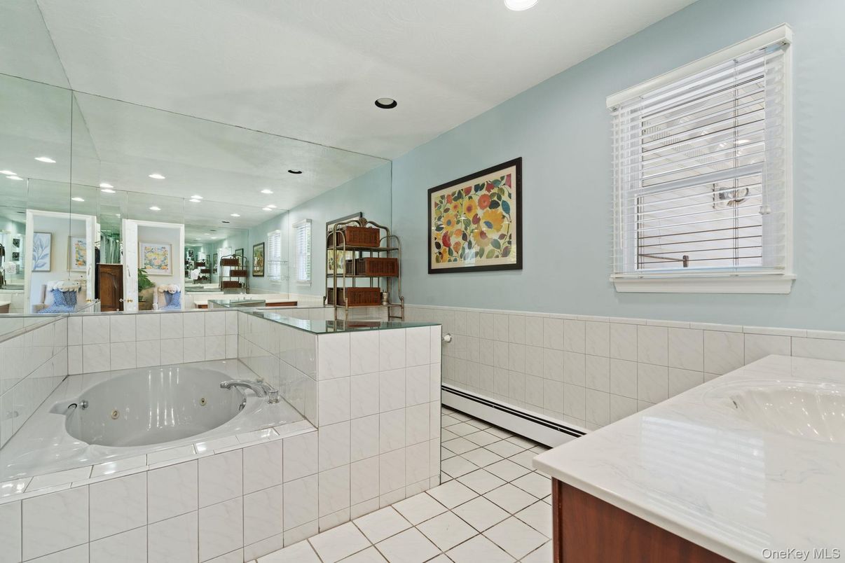 Bathroom, Interior, Recessed Lighting