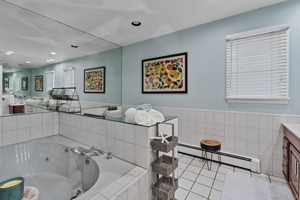 Bathroom, Interior, Recessed Lighting