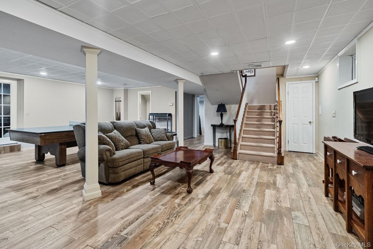 Billiard Table, Game Room, Interior, Living room, Recessed Lighting, Wood Texture Flooring