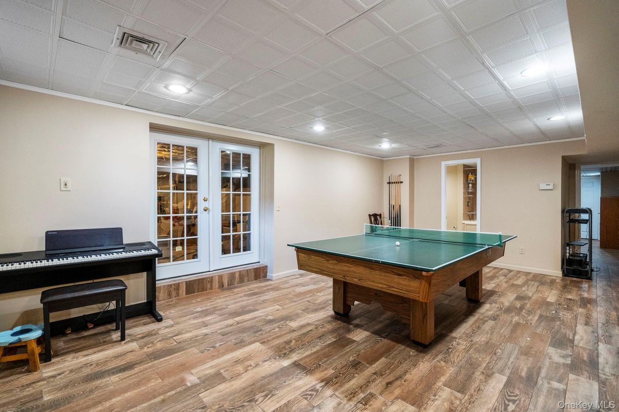 Game Room, Interior, Piano, Recessed Lighting, Wood Texture Flooring