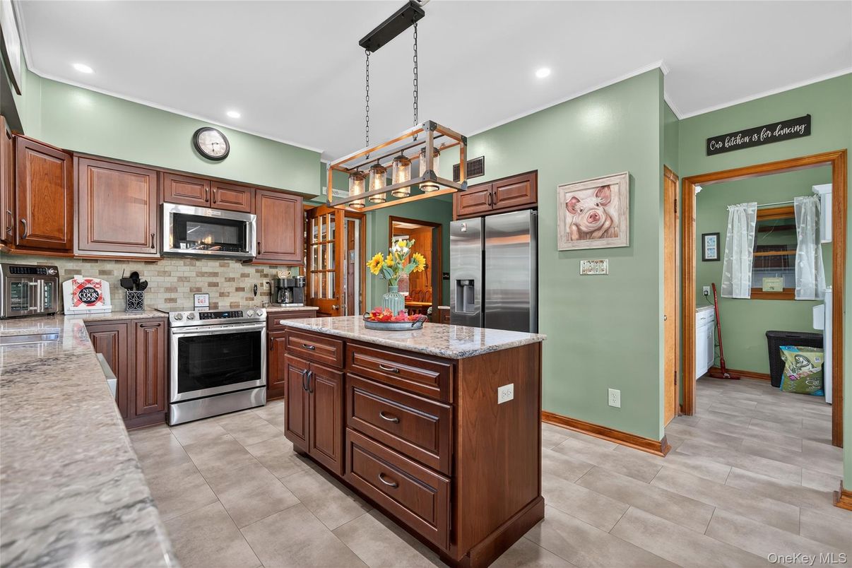 Interior, Kitchen, Pendant Lights, Recessed Lighting, Stainless Steel Appliances