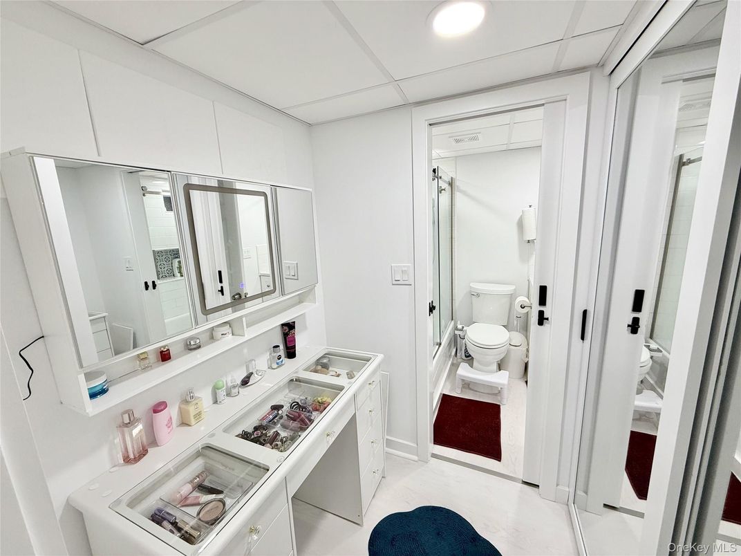 Bathroom, Interior, Recessed Lighting