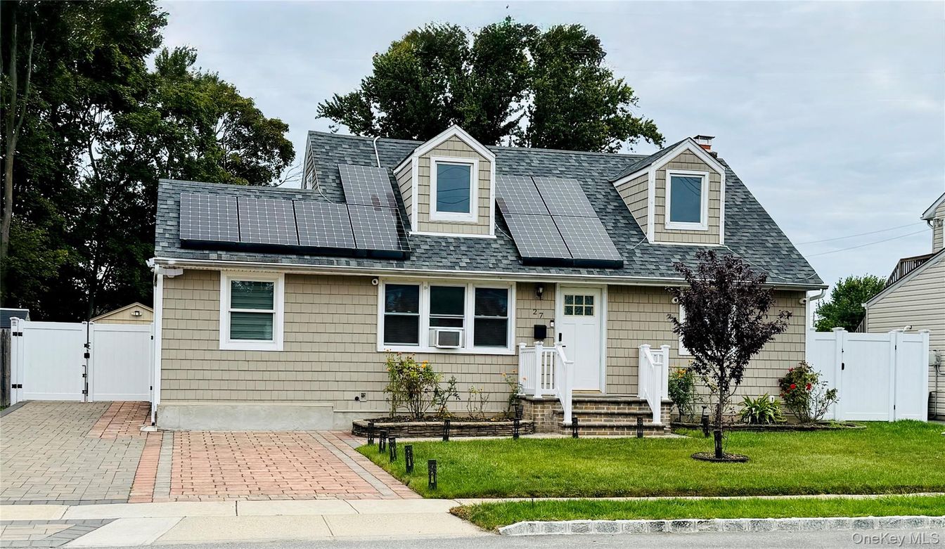 Exterior, Facade, Solar Panels, Cape Cod