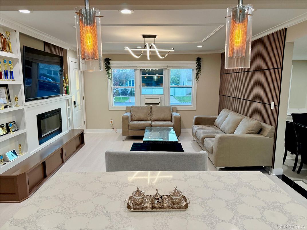Fireplace, Interior, Living room, Pendant Lights, Recessed Lighting, Wood Texture Flooring