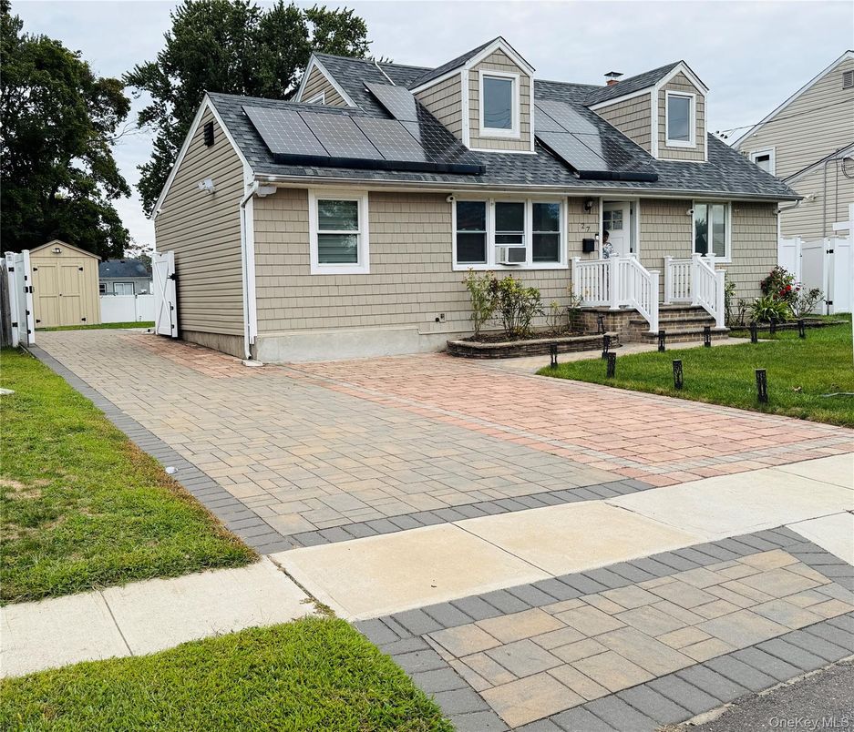 Exterior, Facade, Cape Cod