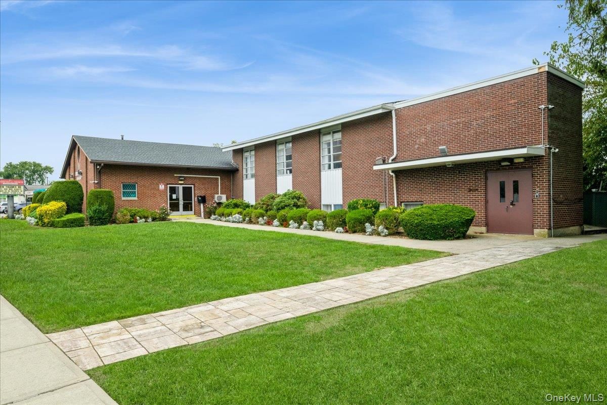 Backyard, Exterior, Facade, Brick Facade, Cape Cod