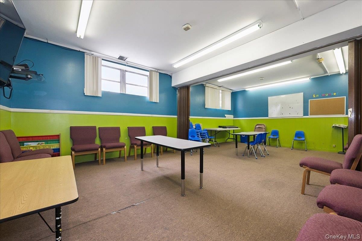Game Room, Interior