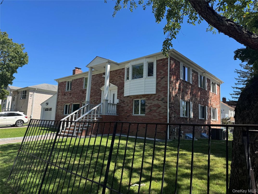 Exterior, Facade, Brick Facade, Rowhouse