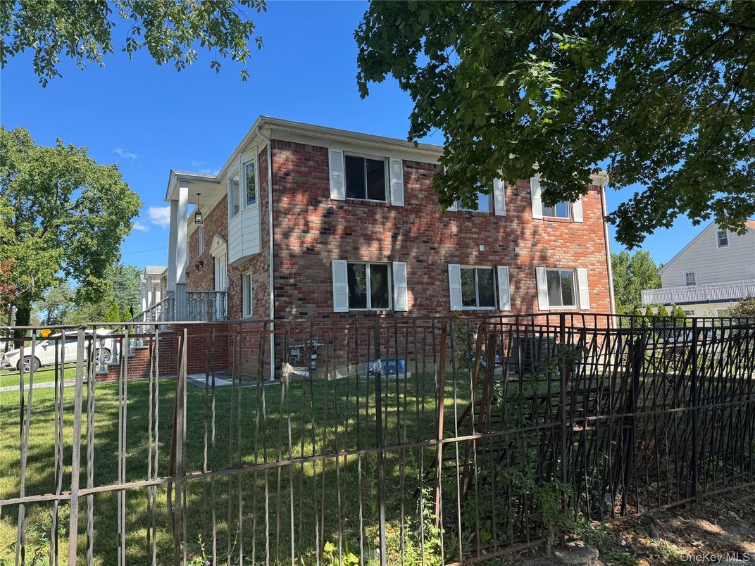 Exterior, Facade, Brick Facade, Rowhouse