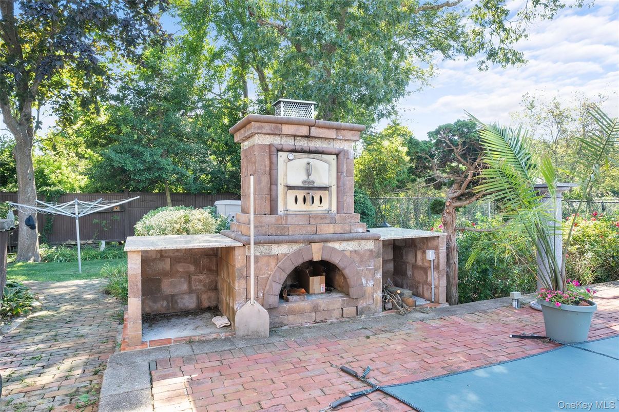 Exterior, Outdoor Kitchen
