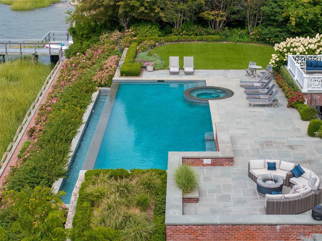Exterior, Pool, Water