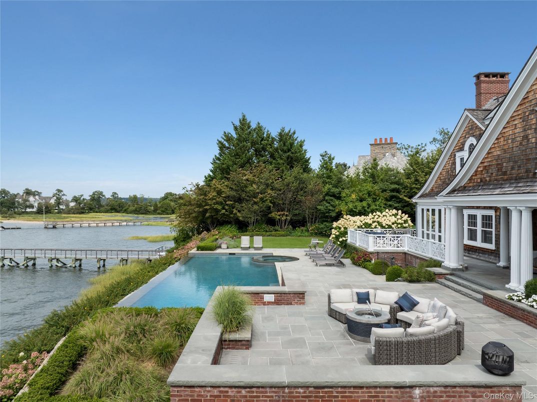 Exterior, Pool, Water