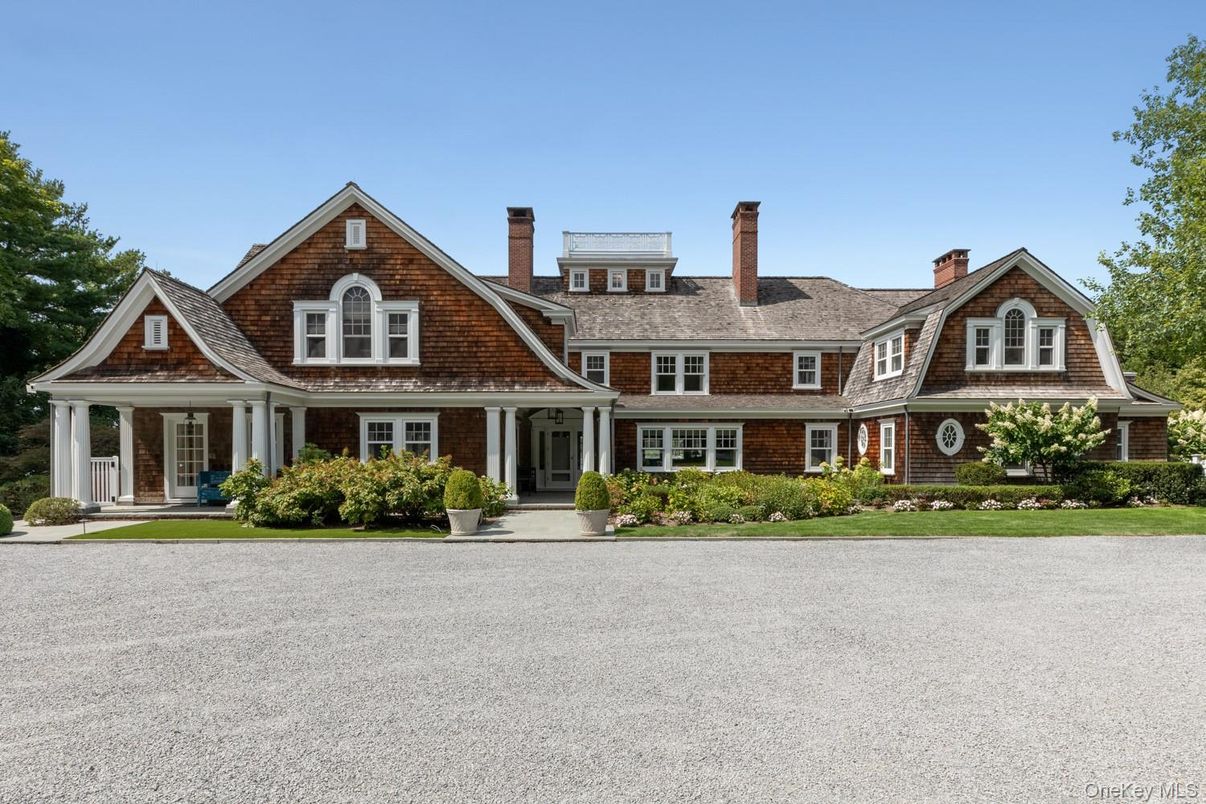 Exterior, Facade, Cape Cod