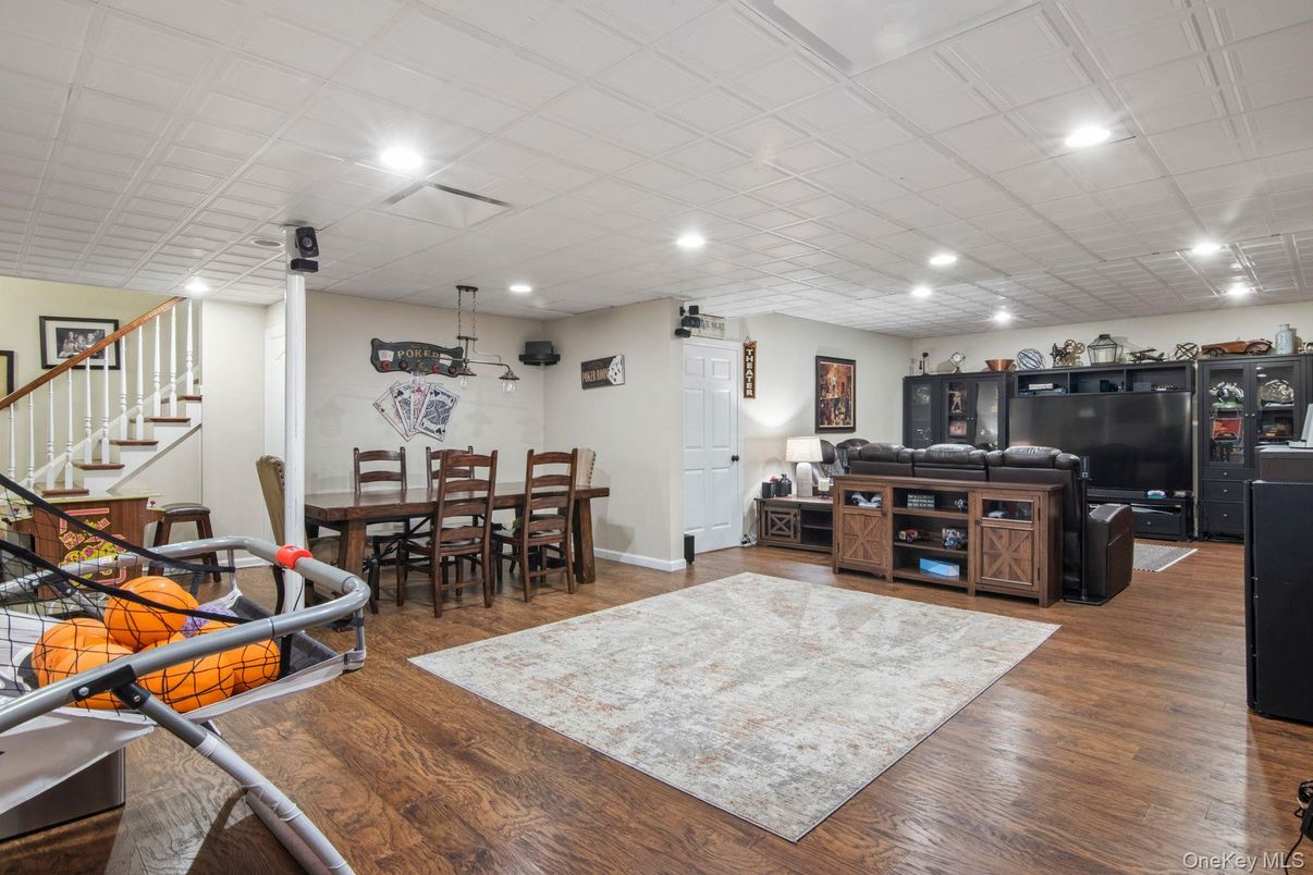 Dining room, Fitness Equipment, Interior, Pendant Lights, Recessed Lighting, Wood Texture Flooring
