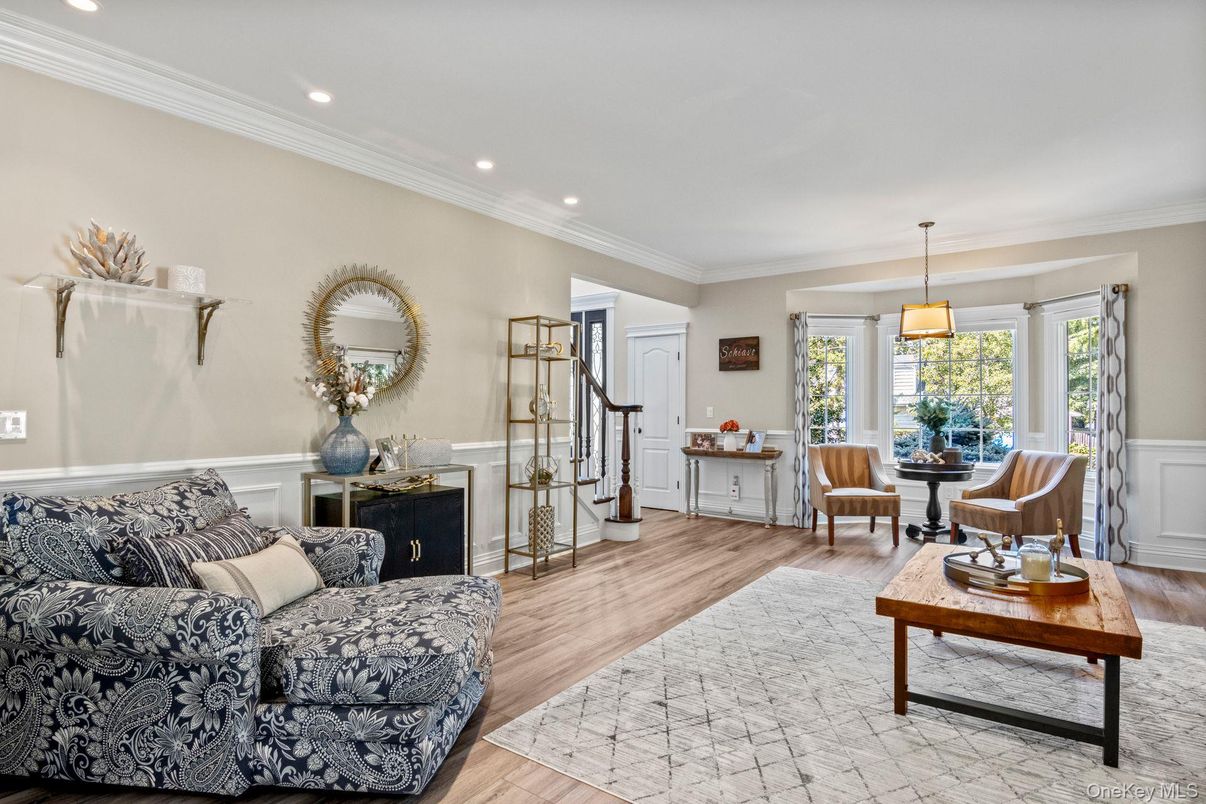 Interior, Living room, Pendant Lights, Recessed Lighting, Wood Texture Flooring