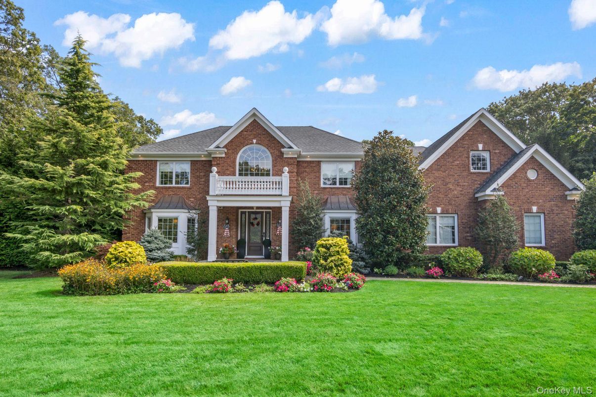 Backyard, Exterior, Facade, Brick Facade, Brick Traditional
