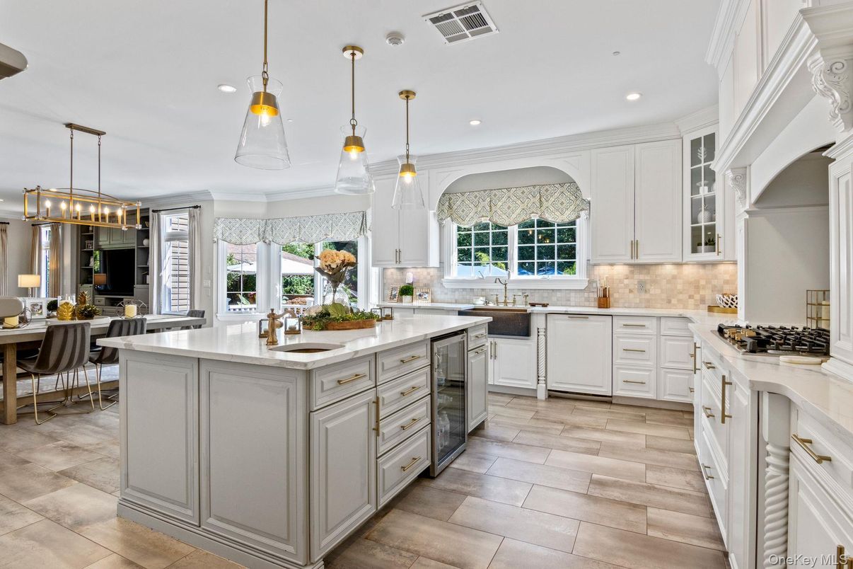 Dining room, Interior, Kitchen, Pendant Lights, Recessed Lighting, Stainless Steel Appliances