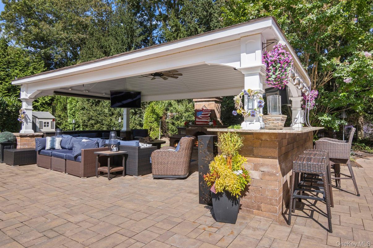 Exterior, Outdoor Kitchen