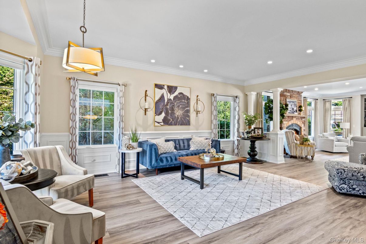 Interior, Living room, Pendant Lights, Recessed Lighting, Wood Texture Flooring
