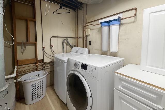 Interior, Washer, Wood Texture Flooring