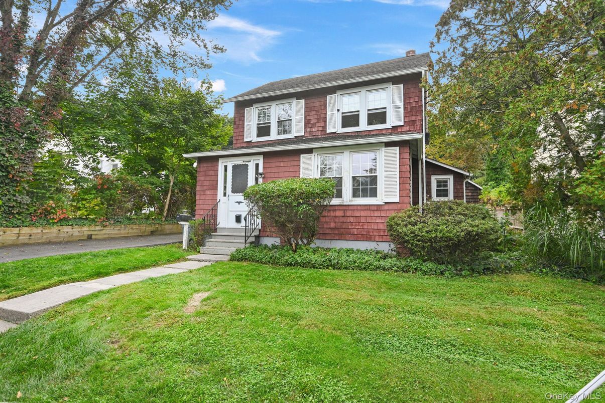 Exterior, Facade, American Foursquare