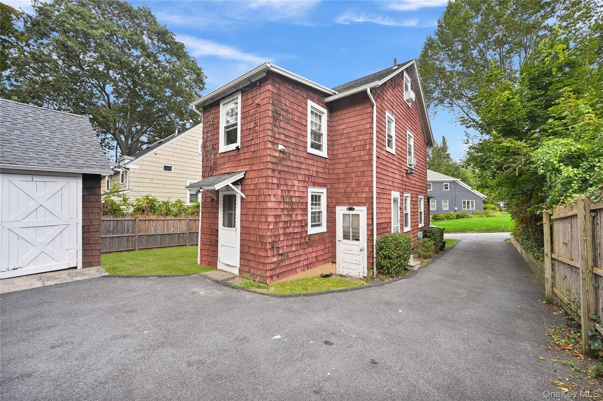 Exterior, Facade, Cape Cod
