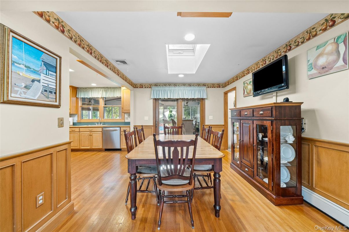 Dining room, Interior, Kitchen, Recessed Lighting, Stainless Steel Appliances, Wood Texture Flooring