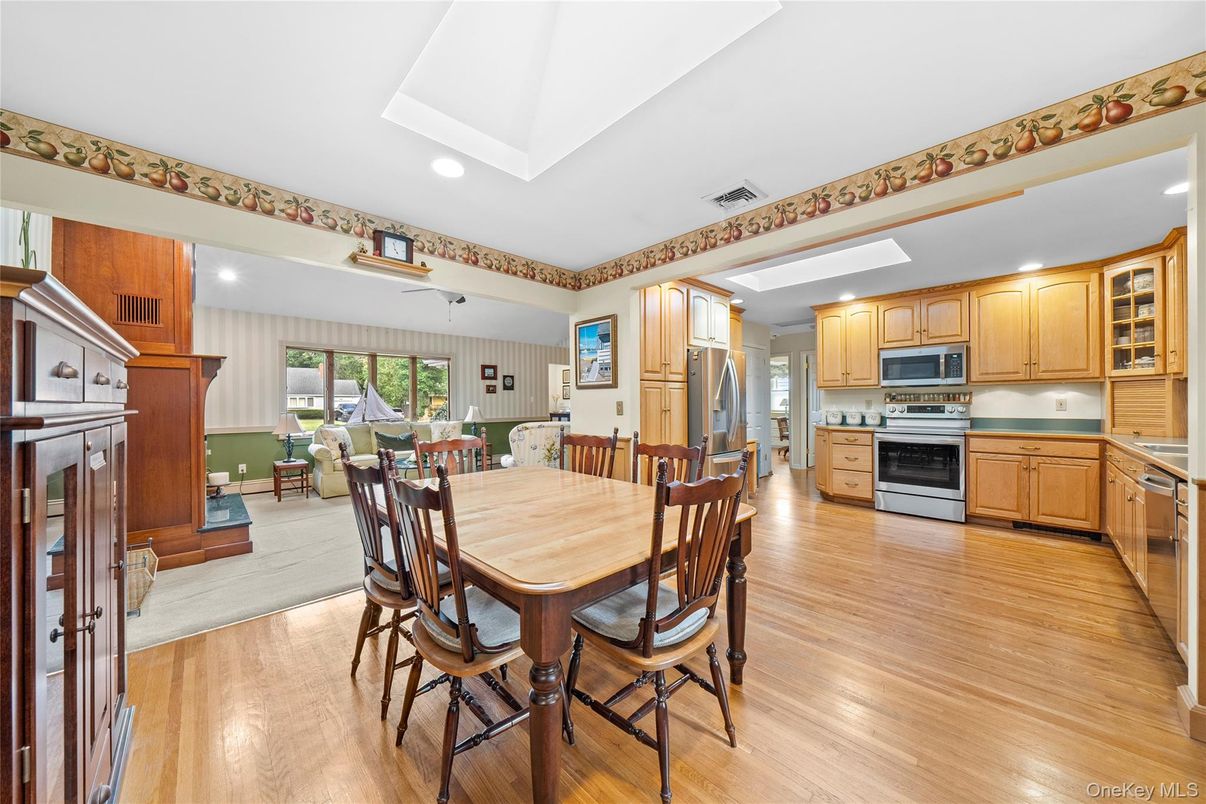 Dining room, Interior, Kitchen, Recessed Lighting, Stainless Steel Appliances, Wood Texture Flooring