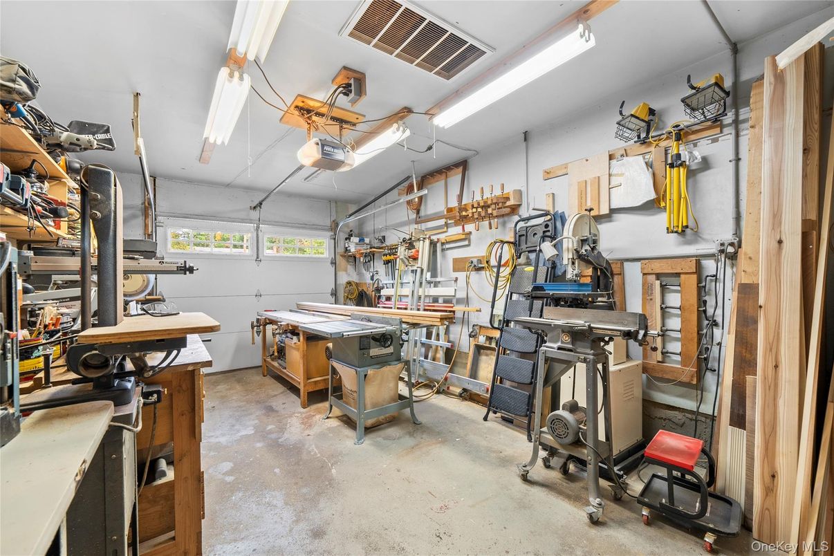 Fitness Equipment, Game Room, Garage, Interior