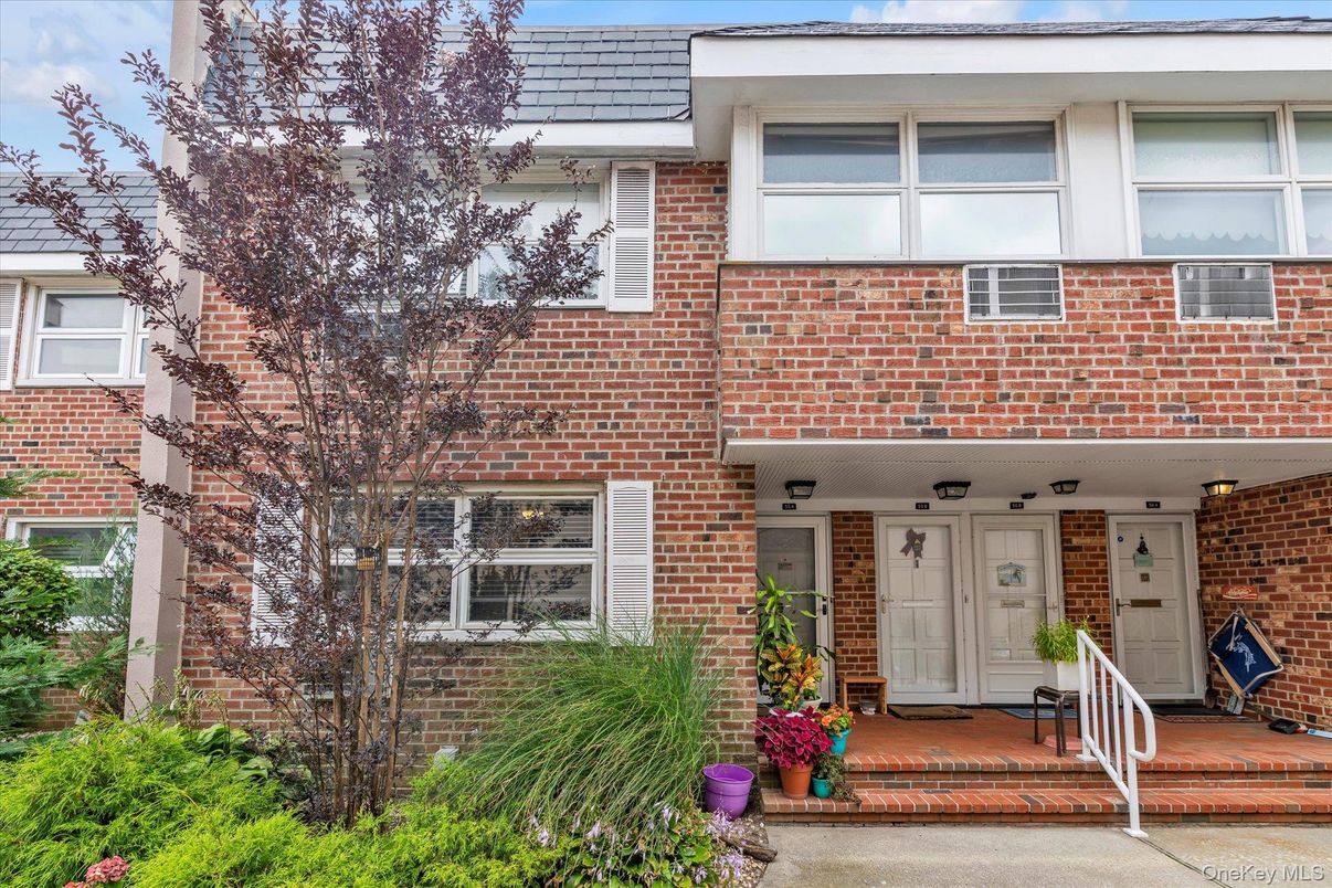 Exterior, Facade, Brick Facade, Rowhouse