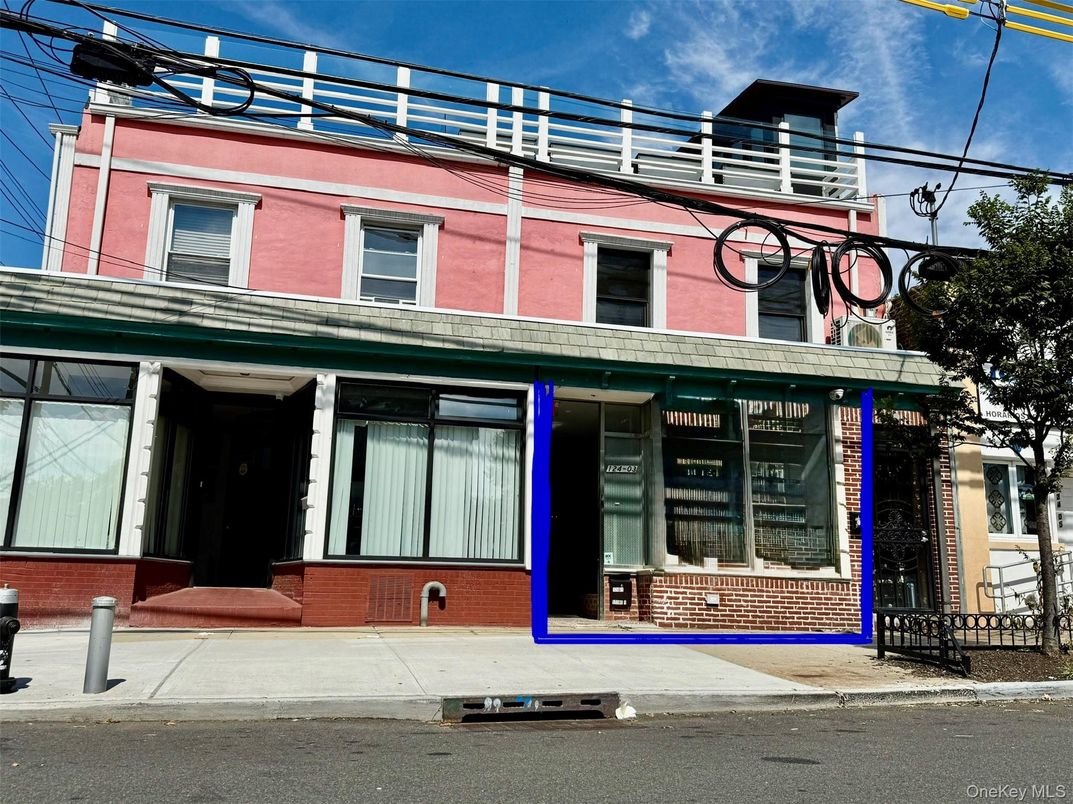 Exterior, Facade, Rowhouse