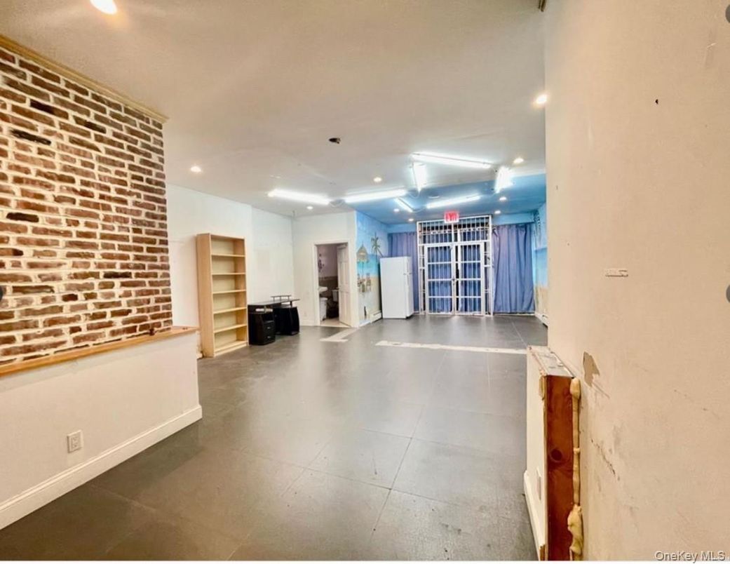 Empty room, Interior, Recessed Lighting, Stone Walls