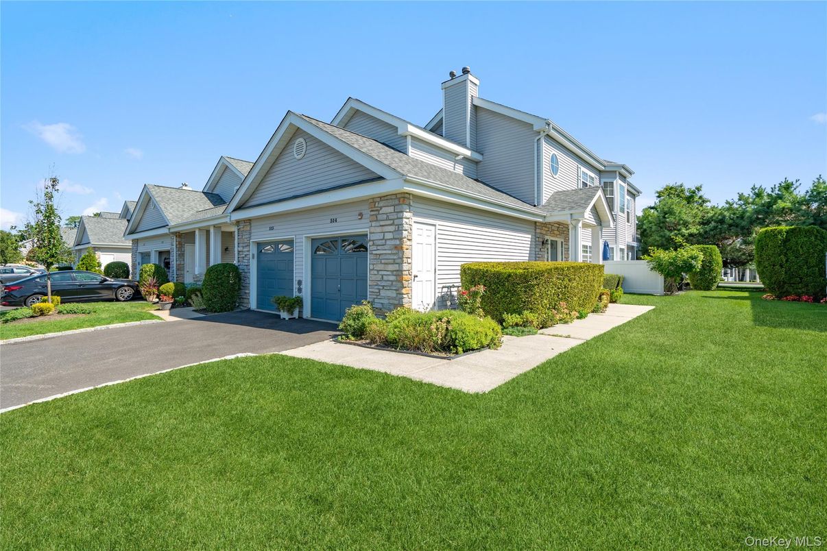 Attached, Exterior, Facade, Farmhouse