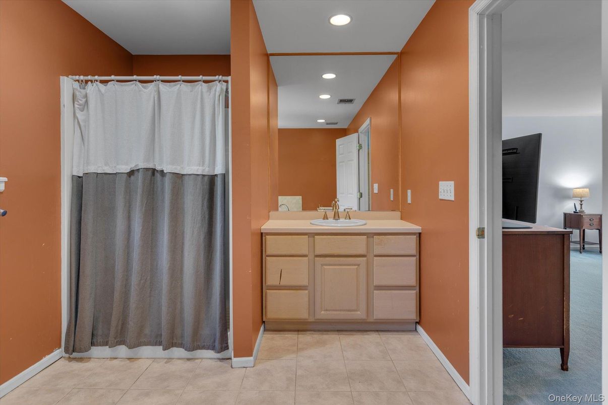 Bathroom, Interior, Recessed Lighting